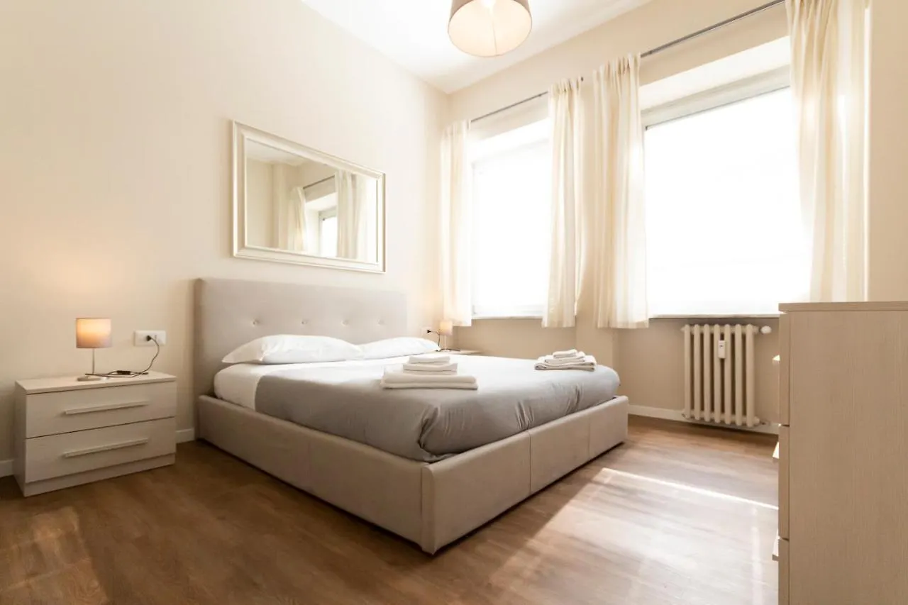 Via Torino Apartment 2 밀라노